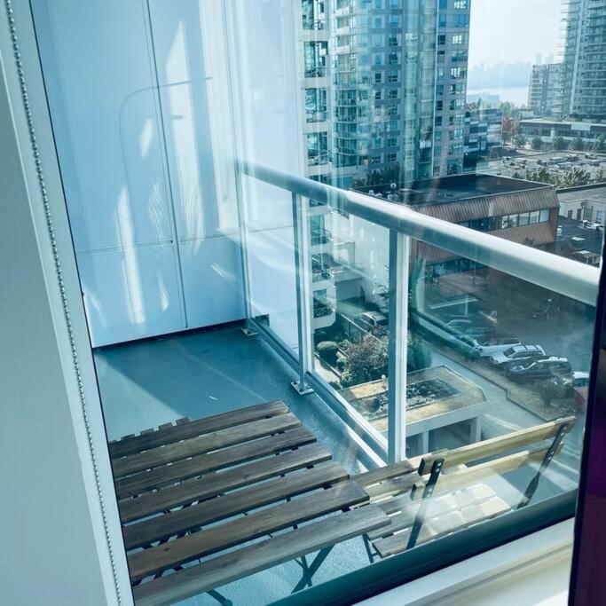 360º Rooftop Patio Views. Your-Home-Away-From-Home North Vancouver Exterior photo