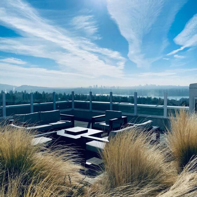 360º Rooftop Patio Views. Your-Home-Away-From-Home North Vancouver Exterior photo