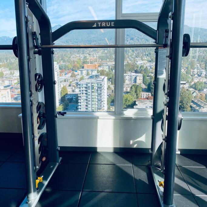360º Rooftop Patio Views. Your-Home-Away-From-Home North Vancouver Exterior photo