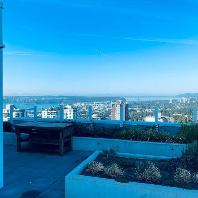 360º Rooftop Patio Views. Your-Home-Away-From-Home North Vancouver Exterior photo